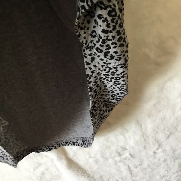 Old Navy Gray Luxe Leopard Print Short Sleeve Top - Picture 9 of 10